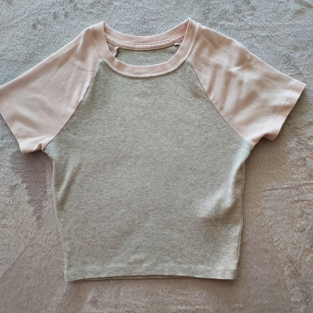 Hollister Womens XS Crop Top Grey Pink Short Sleeve Baby Tee Soft Girl Y2K